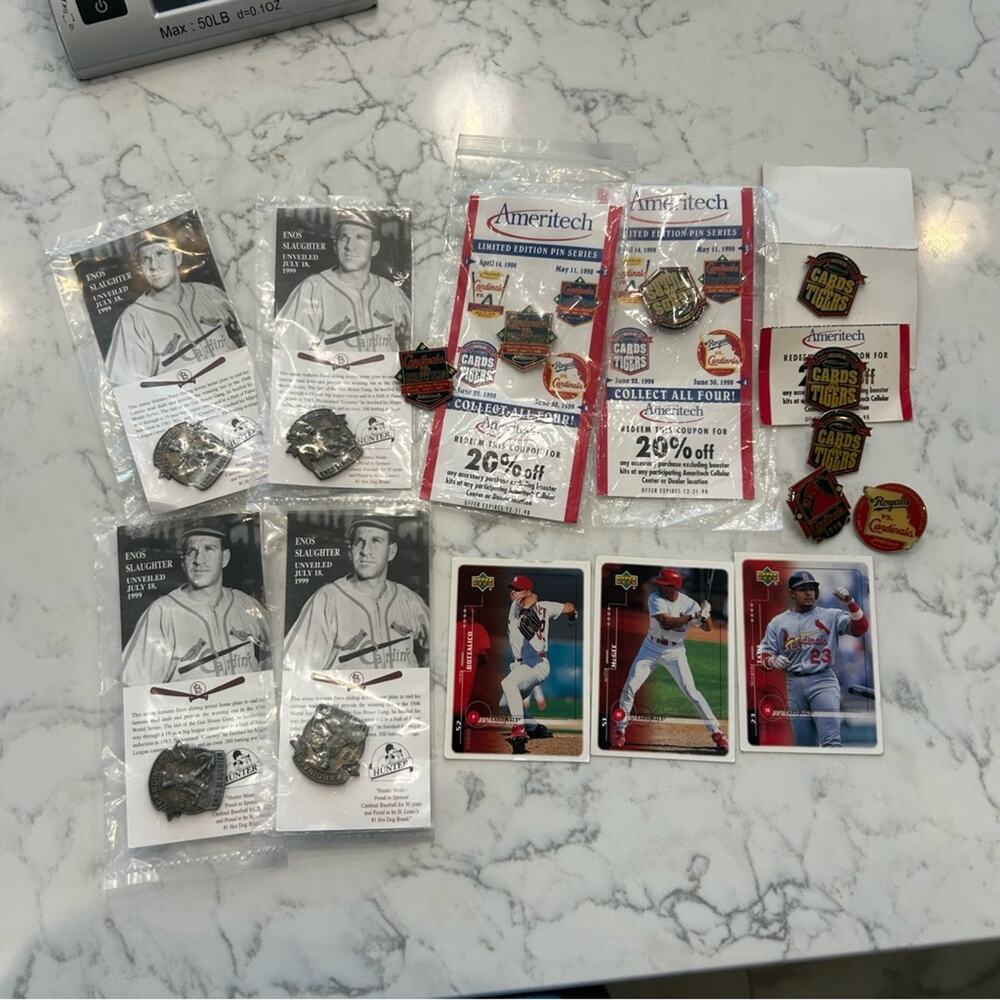 Vintage Mixed Lot Saint Louis Cardinals Pins & Baseball Cards MLB 15‎ Piece